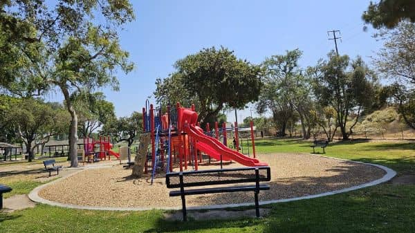 Grant Rea Park Recreation Building - Image 1
