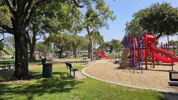 Grant Rea Park Recreation Building - Image 3