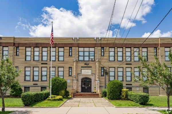 Abraham Lincoln school number 6 - Image 2