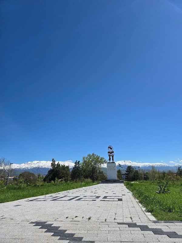 Oxunboboyev nomli Park - Image 1