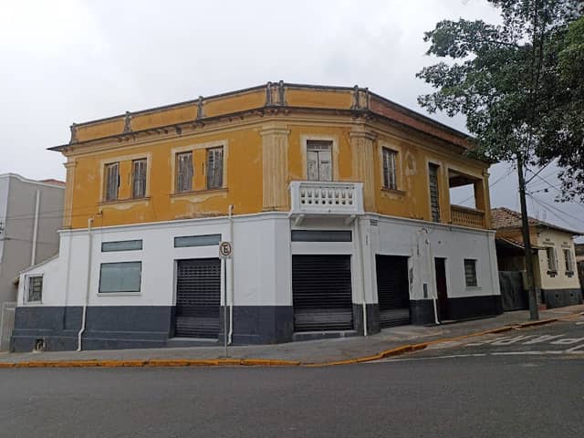 Casa Antiga- Praça Carlos Luhmann - Image 1