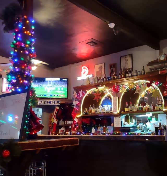 Buddy's Bar - Image 1