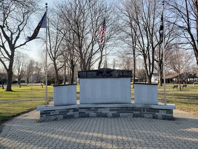 Veterans Memorial - Mountain Lake - Image 2
