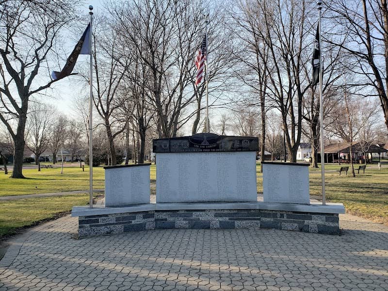 Veterans Memorial - Mountain Lake - Image 2