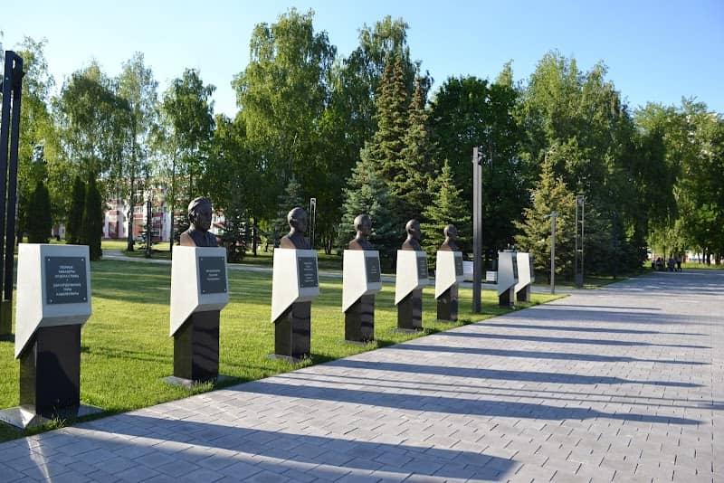 Monument Pobedy - Image 1