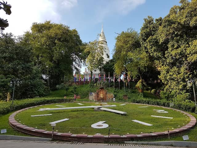 The Giant Clock of Phnom Penh - Image 2