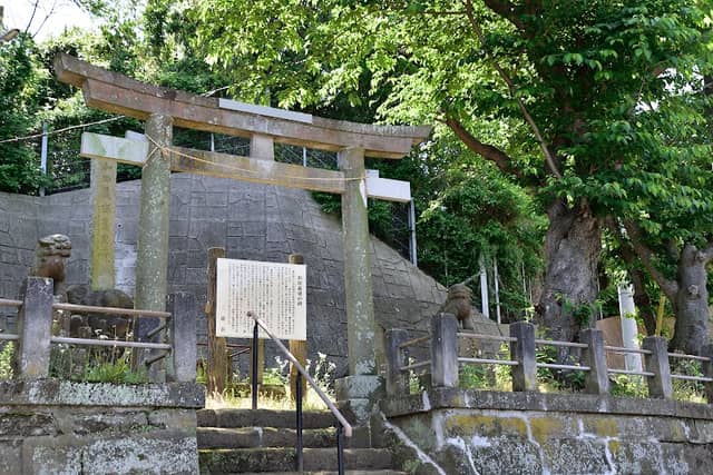 Monument of Yoshimori Wada - Image 2