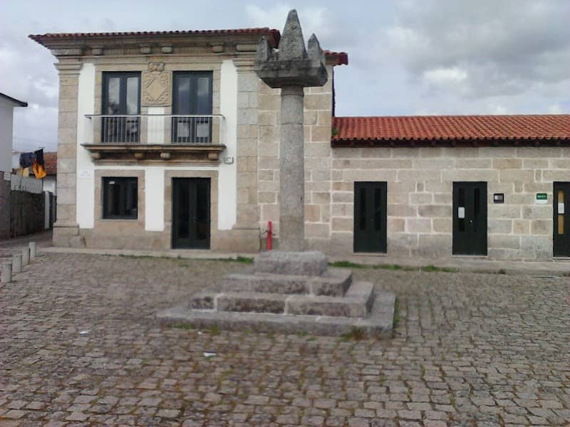 Old Town Hall - Vila Meã - Image 2