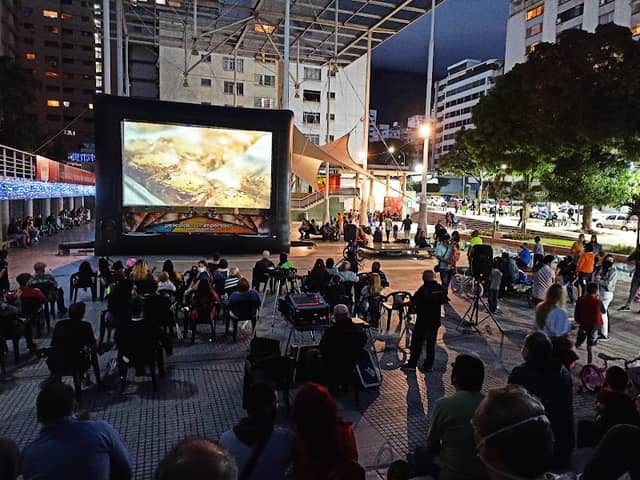 Plaza Los Palos Grandes - Image 1