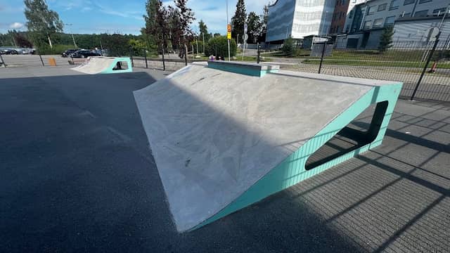 Vihdin kirkonkylän skeittiparkki - Image 1