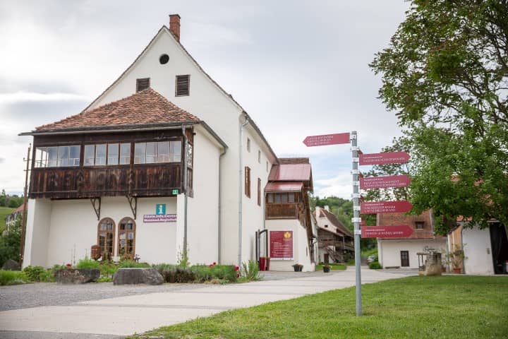 Besucherzentrum Grottenhof - Image 1