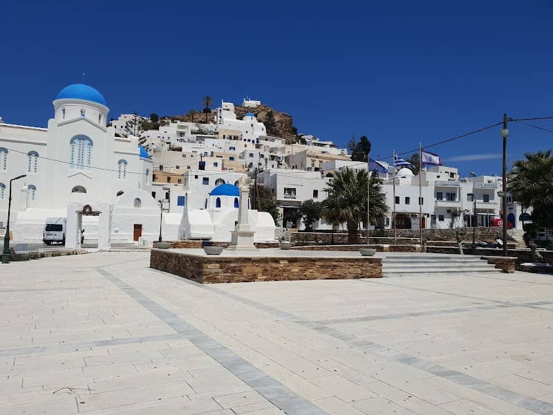 Κεντρική Πλατεία Ηρώων Ίου - Image 1
