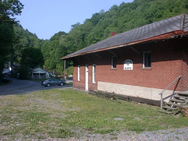 Dante Depot - Image 1