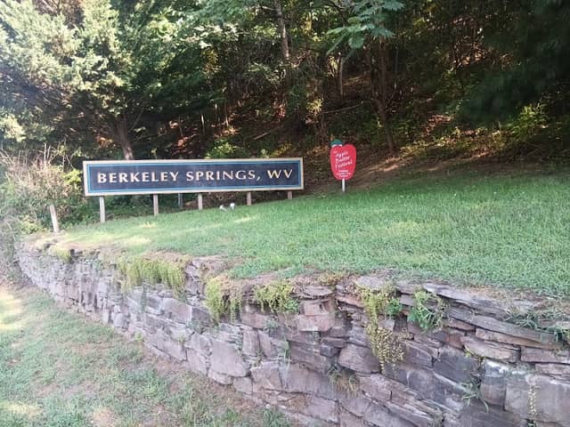Berkeley Springs, WV Sign - Image 1