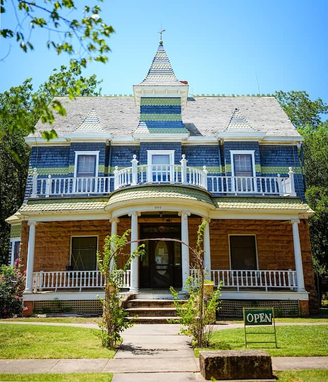 Fred and Addie Drummond Home - Image 1