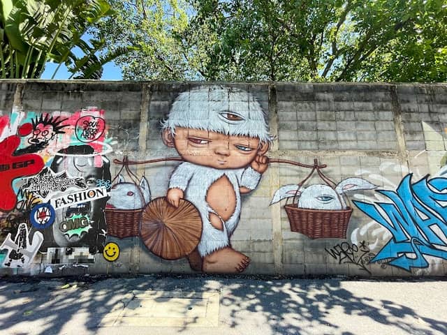 Charoen Krung 32 Street Art - Image 2