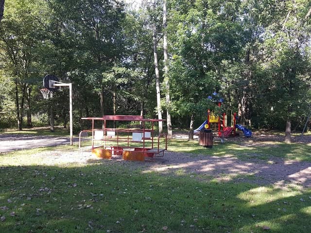 Glen Oaks Park - Image 1