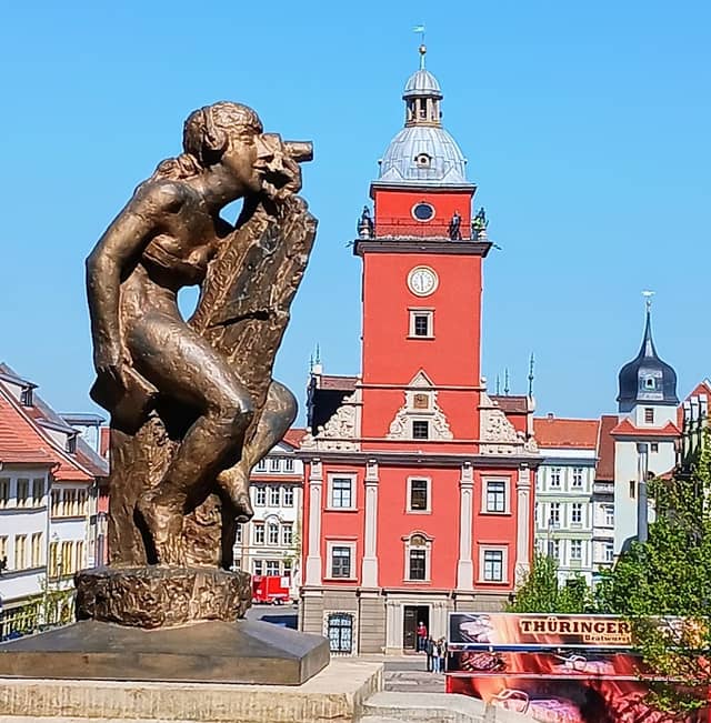 Skulpturen auf der Pferdetränke - Image 1