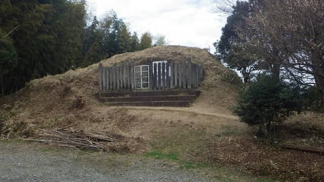 Idera Burial Mound - Image 1