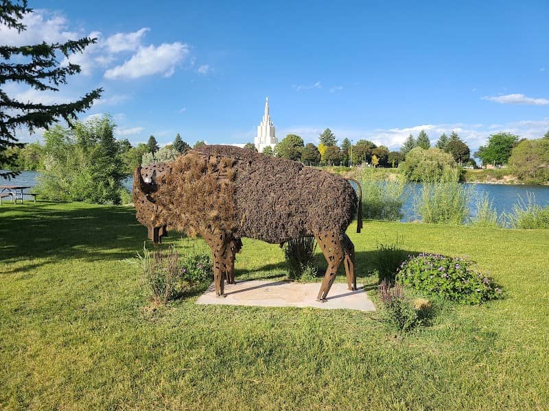 Bison Art in the park - Image 1