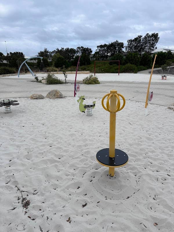 Crowned Way Park - Image 2