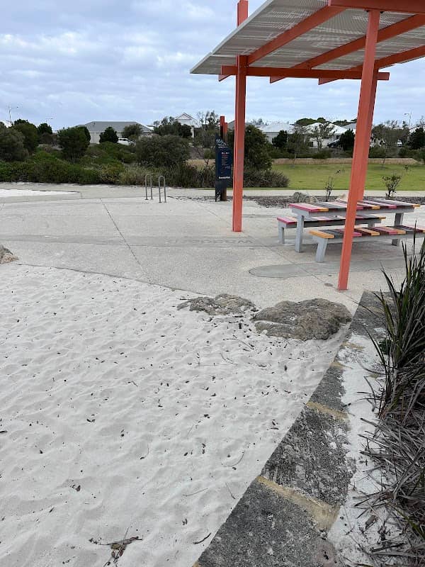 Crowned Way Park - Image 1