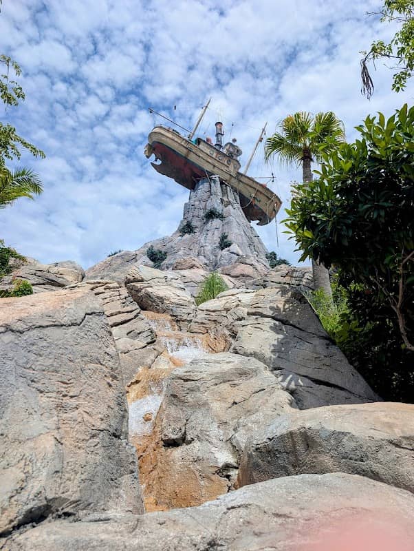 Disney's Typhoon Lagoon Water Park - Image 1