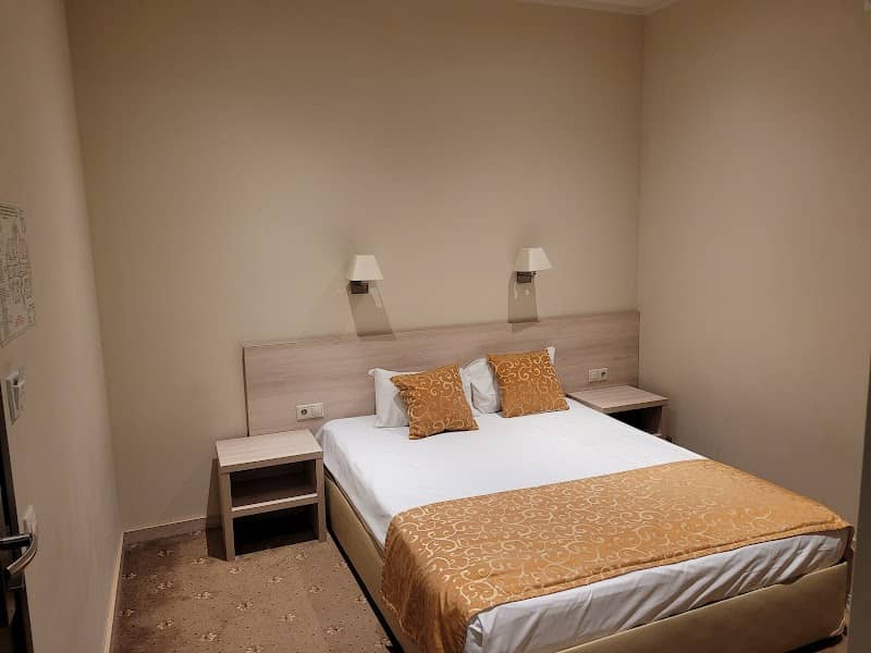 SkyPoint Hotel - Image 2