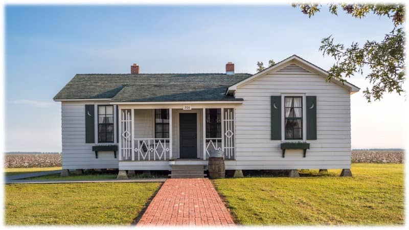 Johnny Cash Boyhood Home - Image 1