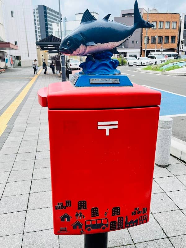 郵便ポスト(まぐろモニュメント) - Image 1