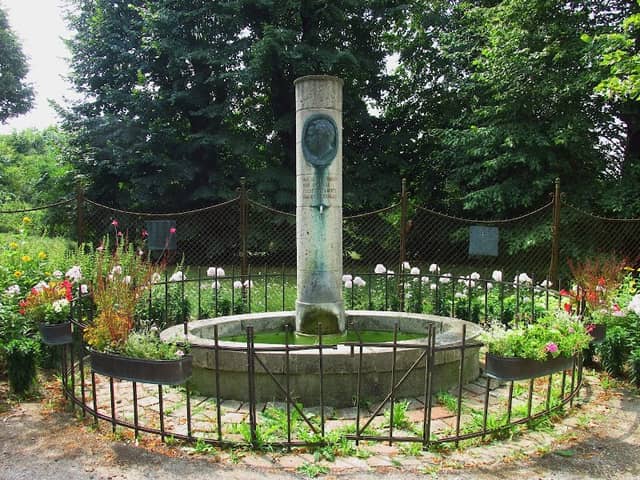 Franz Schubert-Brunnen - Image 1