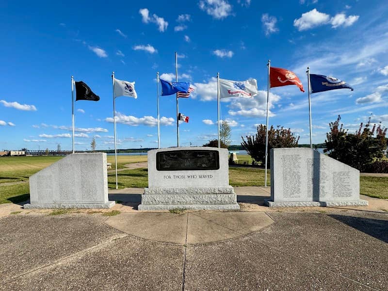 Veterans' Memorial - Image 1