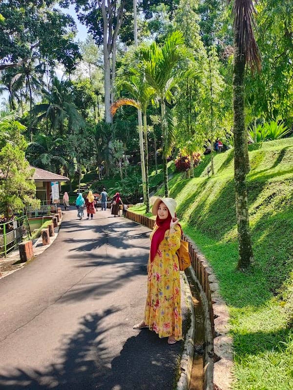Pintu Masuk Utama Taman Kyai Langgeng - Image 3