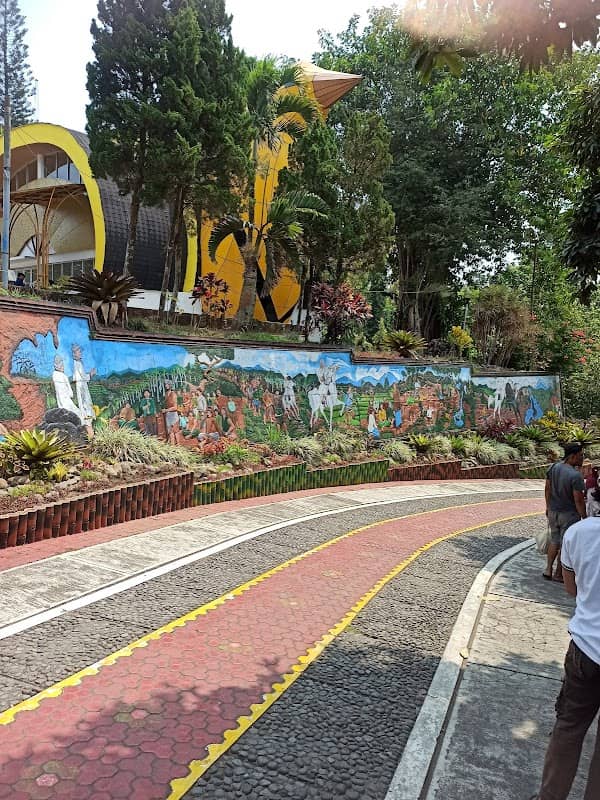 Pintu Masuk Utama Taman Kyai Langgeng - Image 1