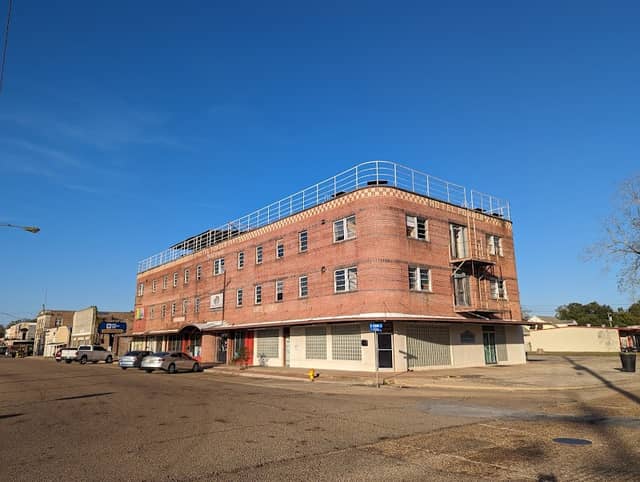 The Ponder Hotel - Image 2