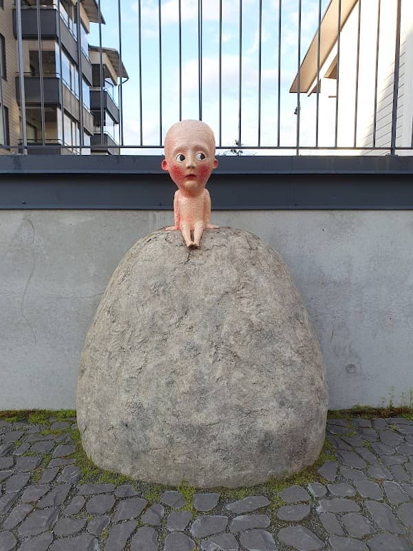 King of the Hill Statue - Image 2
