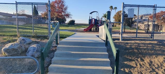 Drouin Drive Park - Image 1