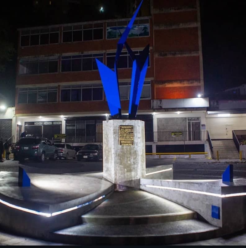 Escultura "Geometría del Alma" - Image 1