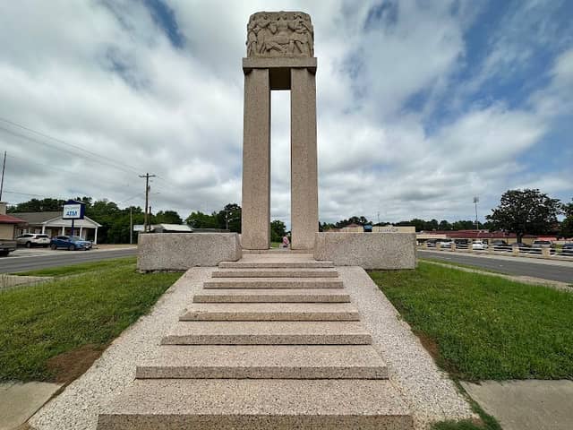 New London School Monument - Image 1