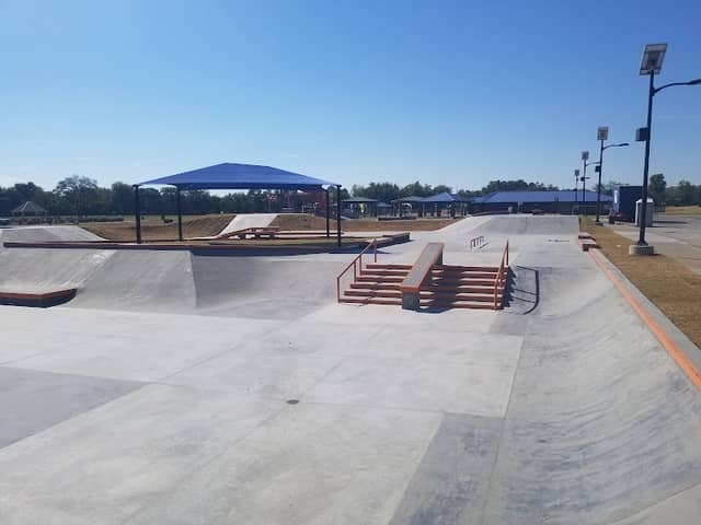 Nienhuis Park Community Center - Image 1