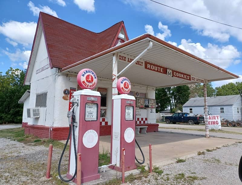 Historic Route 66 - Allen's Conoco Fillin' Station - Image 2