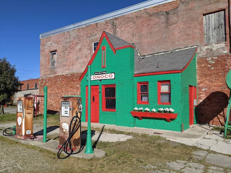 Historic Route 66 - Allen's Conoco Fillin' Station - Image 1