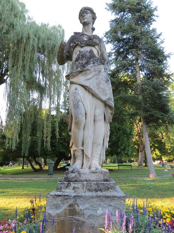 English Garden Park - Image 1