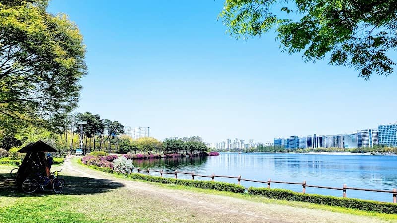 Ilsan Lake Park - Image 1