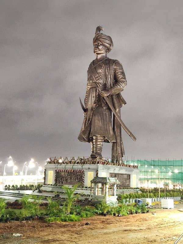 Nadaprabhu Kempegowda Statue, Statue of Prosperity - Image 1