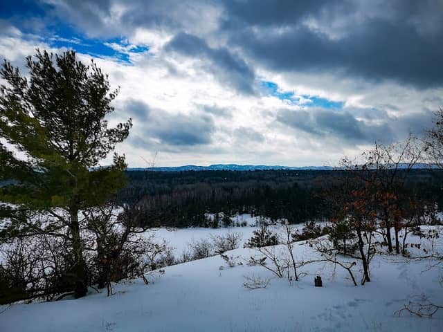 Lacloche mountain range lookout - Image 2