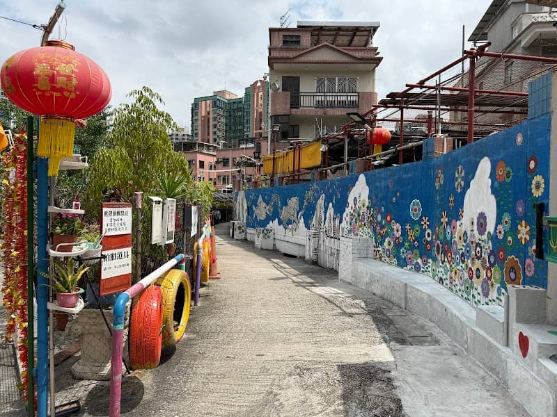 Tuen Mun San Tsuen Mural - Image 2