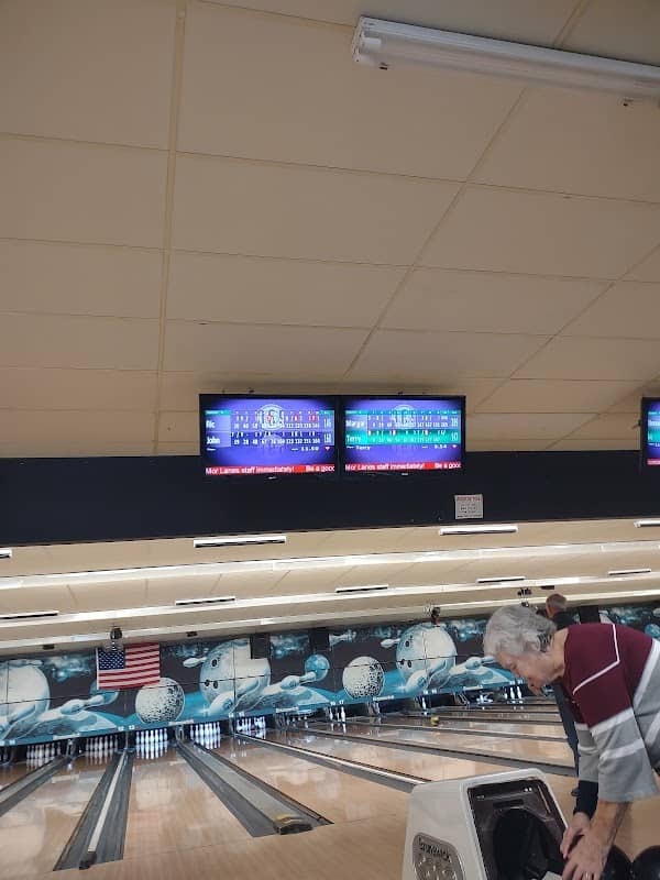 Pla Mor Lanes - Image 1
