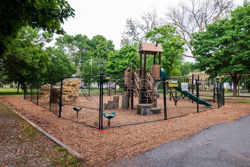 East Hill Park - Image 1