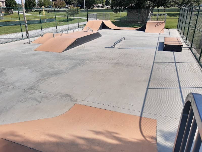 Skatepark McMinnville Tn civic center - Image 1
